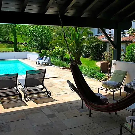 לינה וארוחת בוקר Maison Aretxola