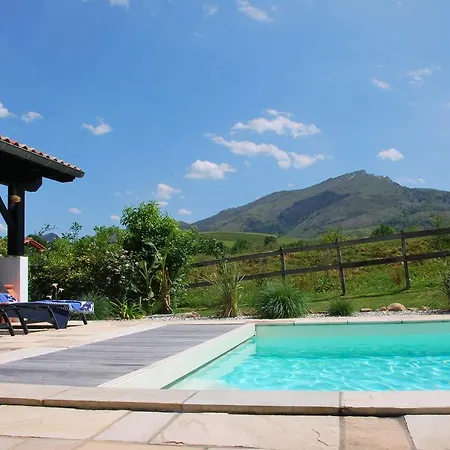 לינה וארוחת בוקר Maison Aretxola 3*